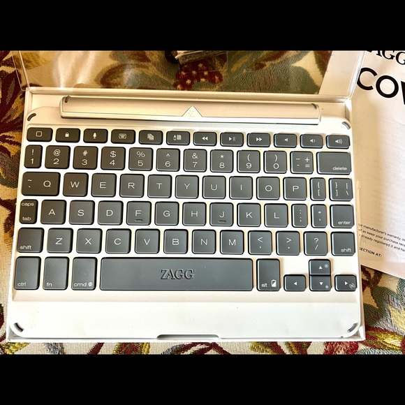 Like new - Zagg iPad Mini Smart Cover Keyboard - Picture 3 of 6